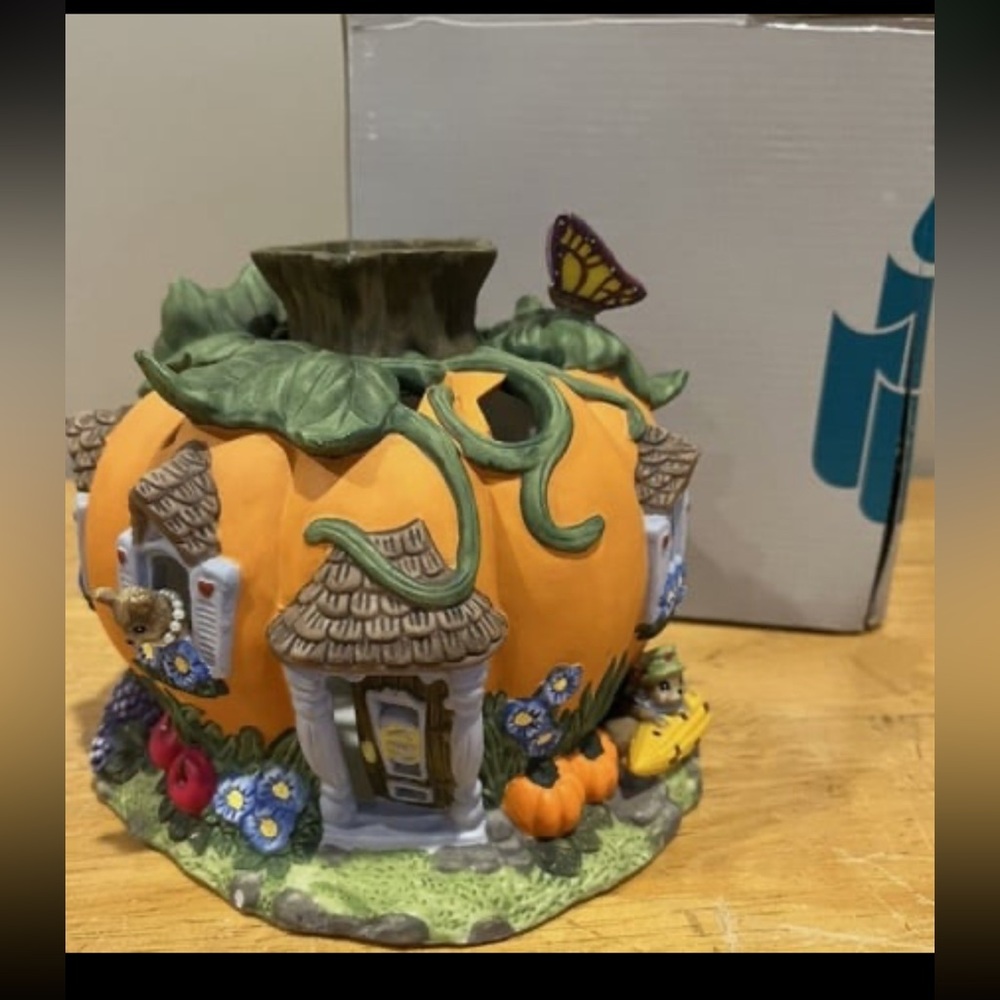 NWOT - party lite Charming Pumpkin House tea Candle Holder